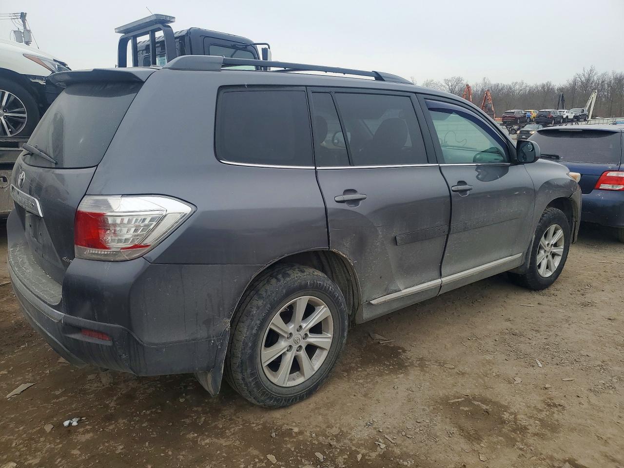 2011 TOYOTA HIGHLANDER