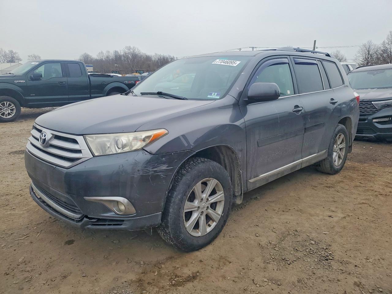 2011 TOYOTA HIGHLANDER