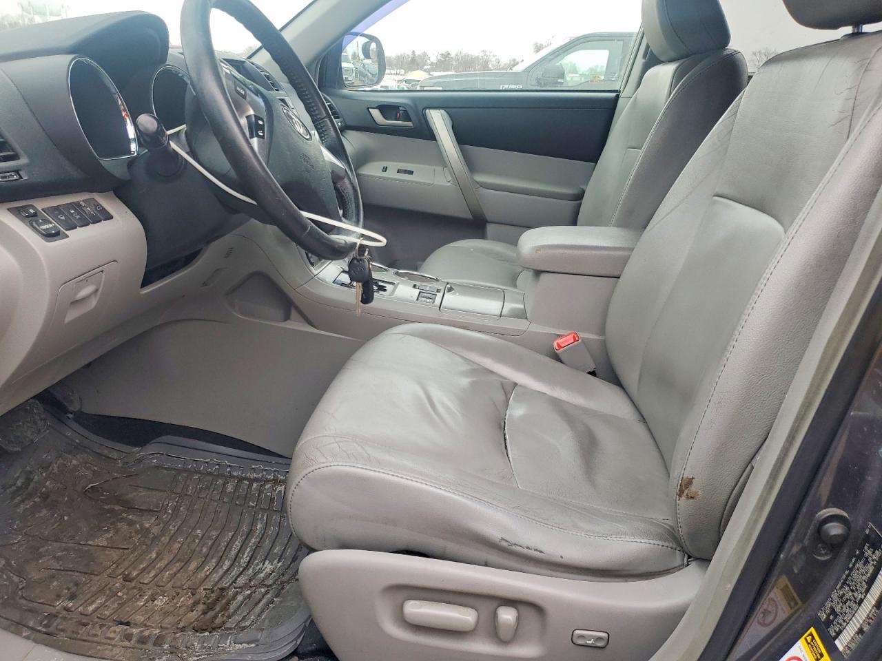 2011 TOYOTA HIGHLANDER