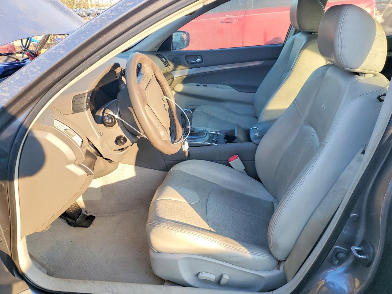 2013 INFINITI G37