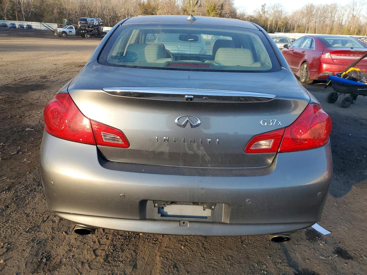2013 INFINITI G37