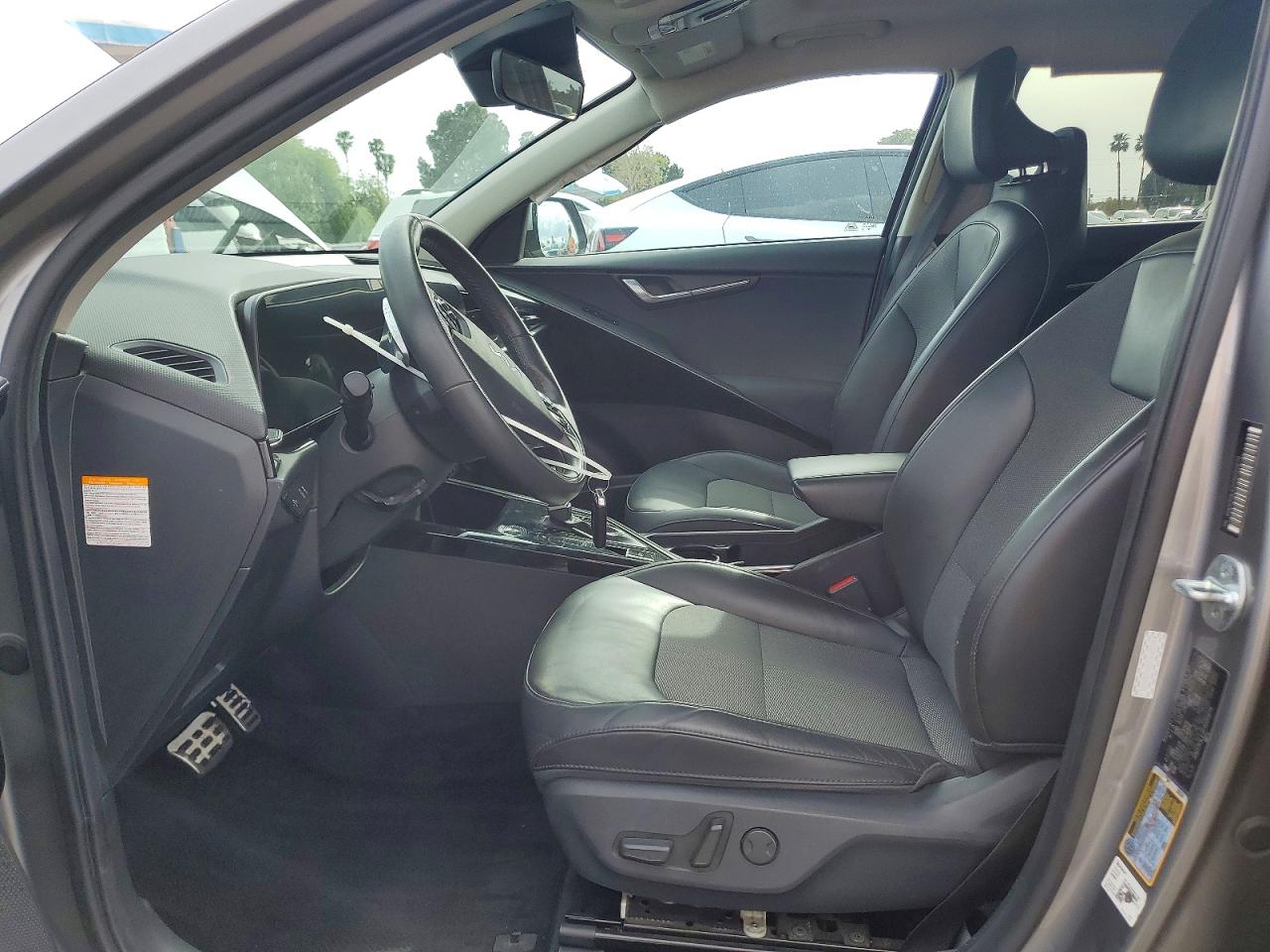 2023 KIA NIRO