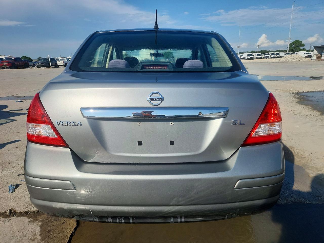 2011 NISSAN VERSA
