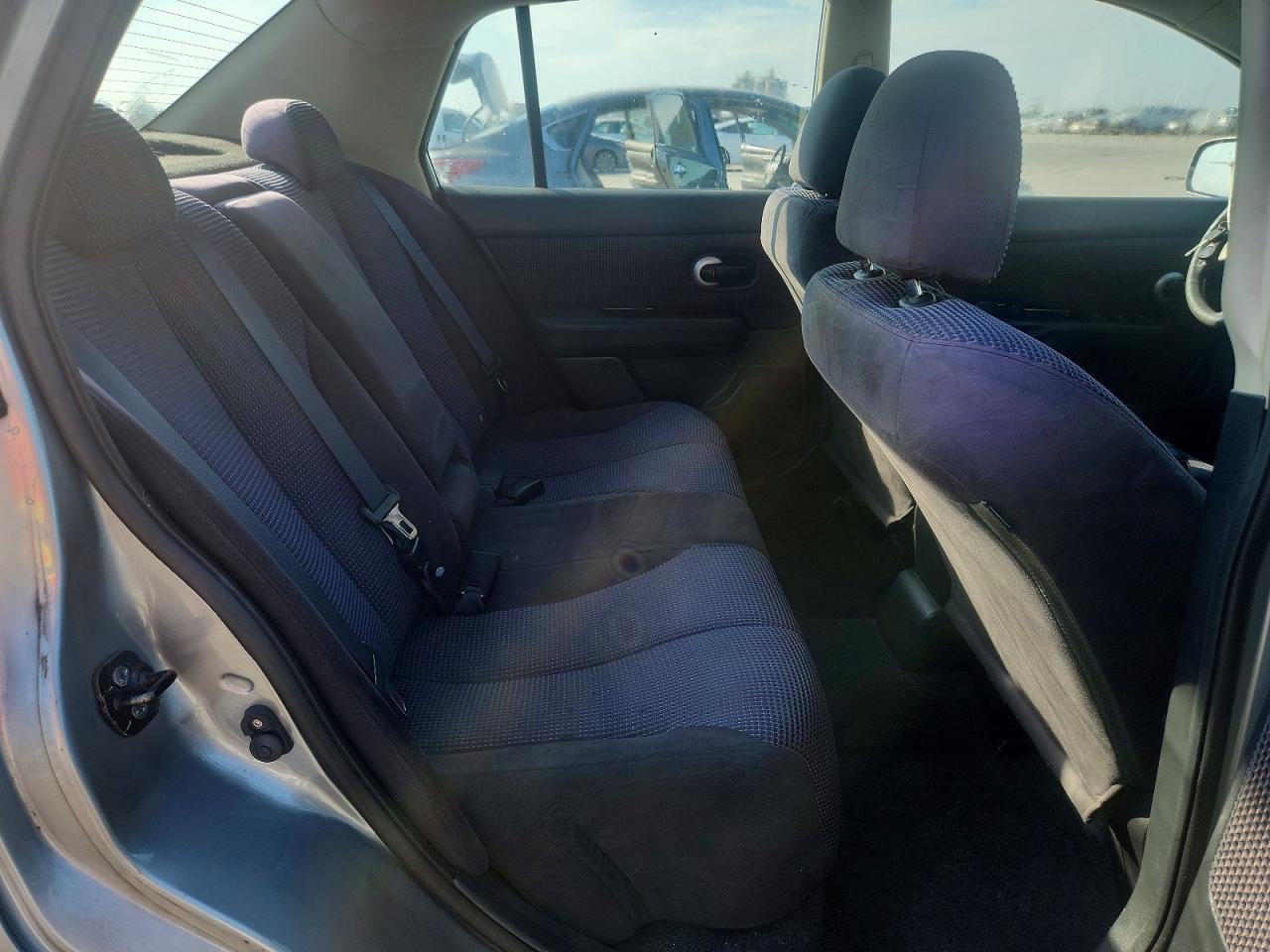 2011 NISSAN VERSA