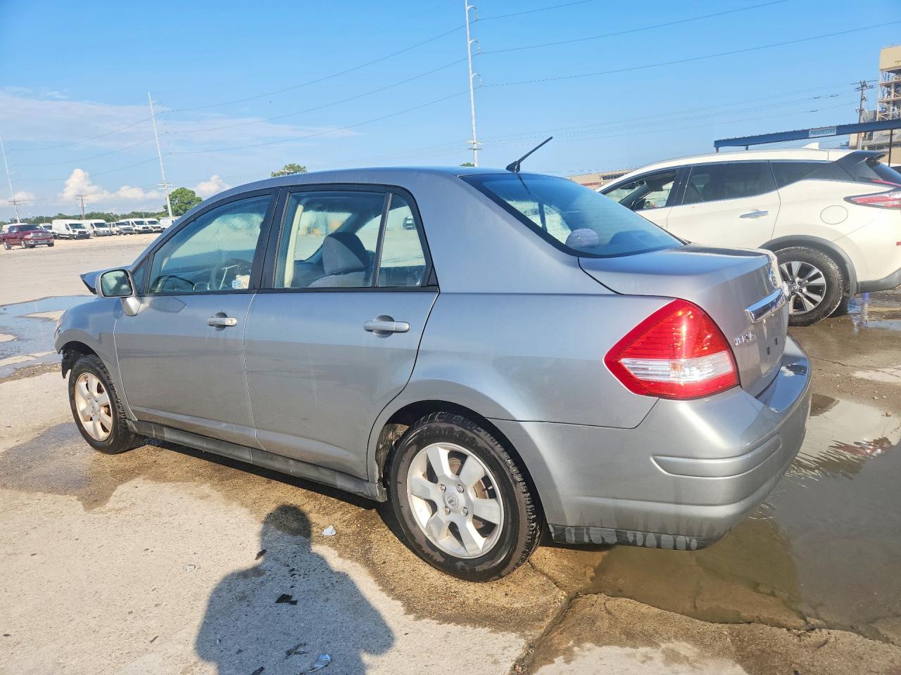 2011 NISSAN VERSA