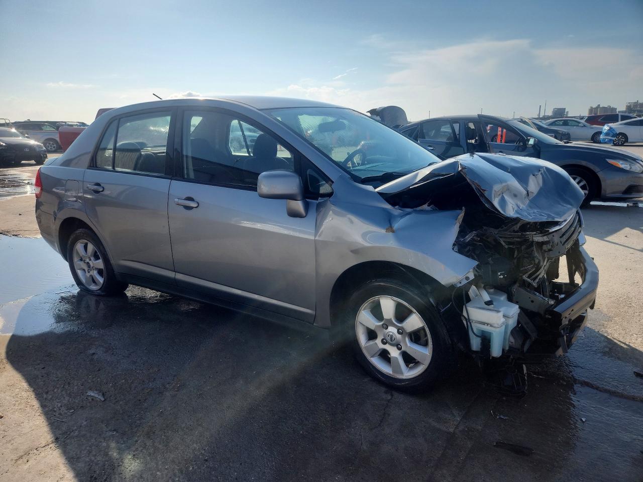 2011 NISSAN VERSA