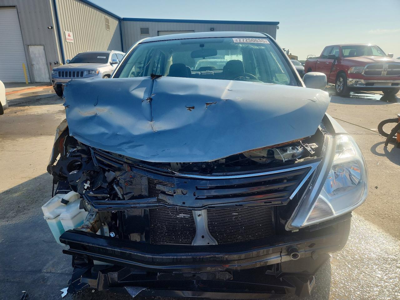 2011 NISSAN VERSA