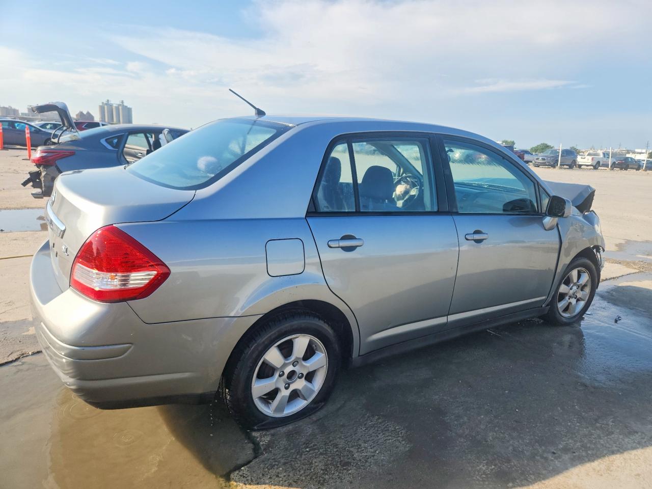 2011 NISSAN VERSA