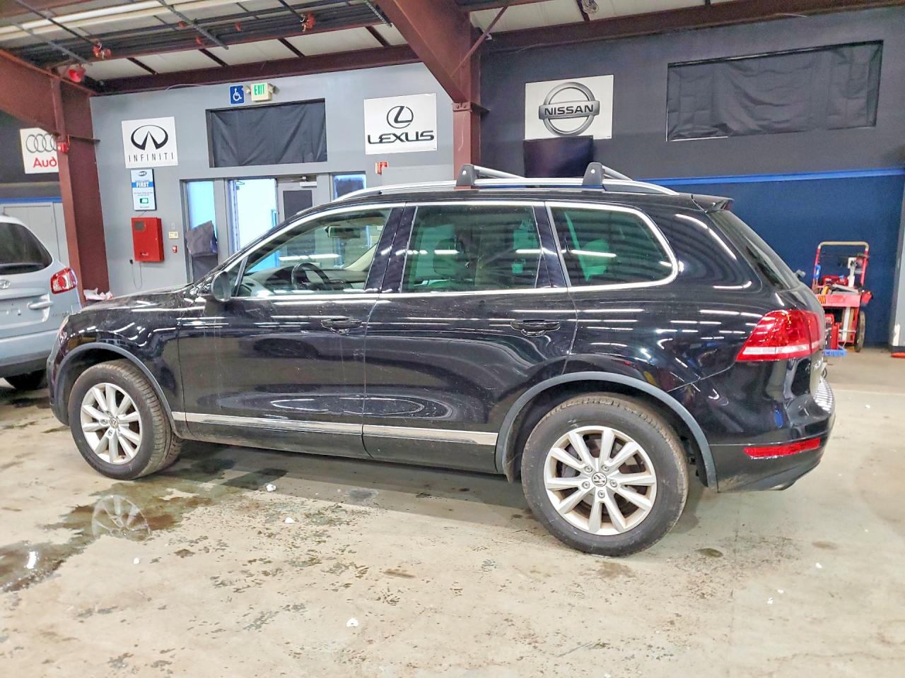 2013 VOLKSWAGEN TOUAREG