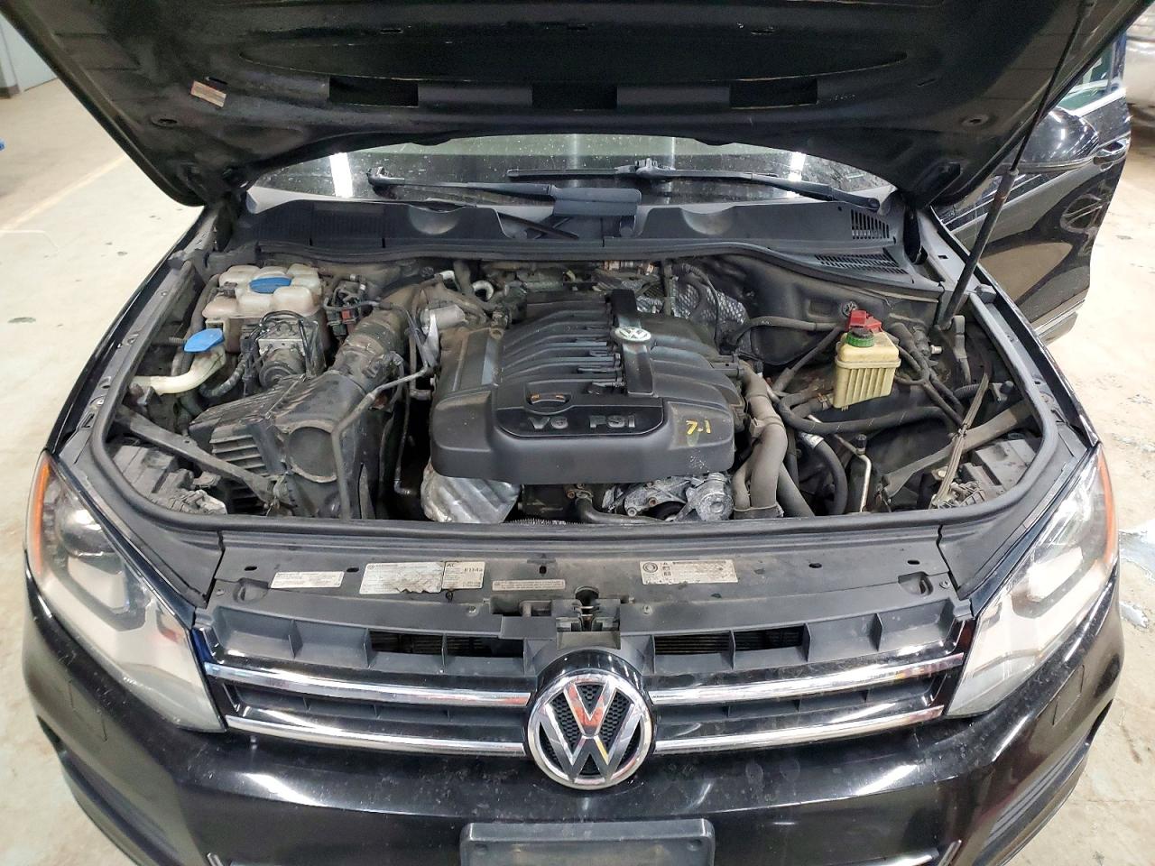 2013 VOLKSWAGEN TOUAREG