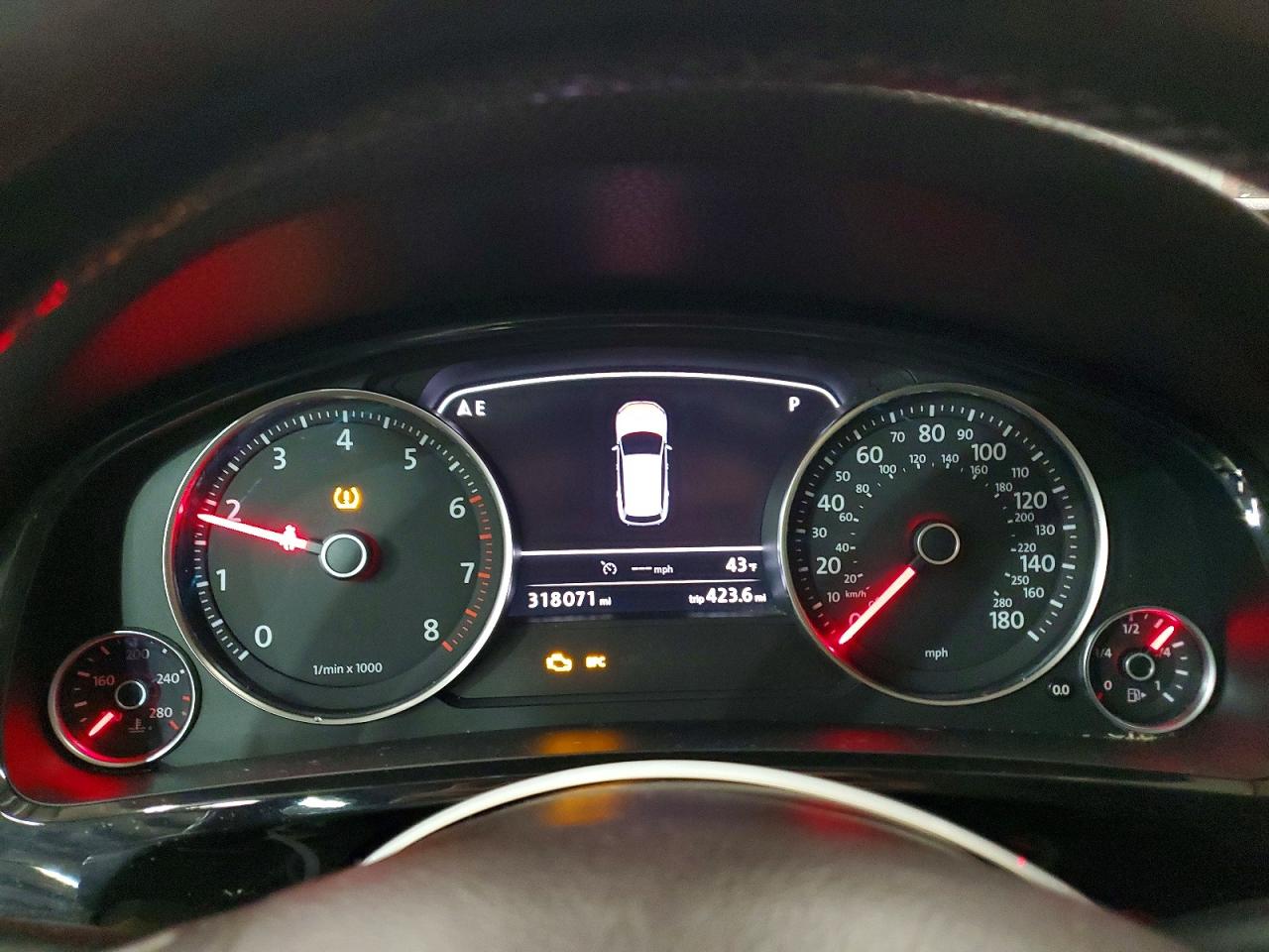 2013 VOLKSWAGEN TOUAREG