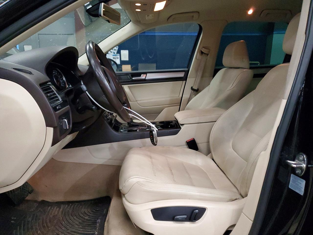 2013 VOLKSWAGEN TOUAREG