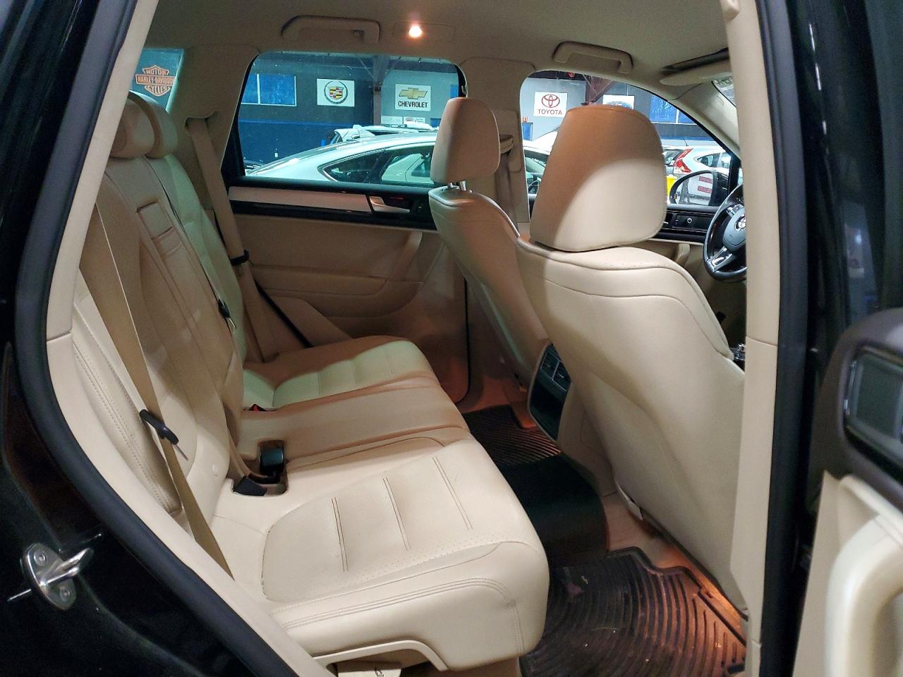 2013 VOLKSWAGEN TOUAREG
