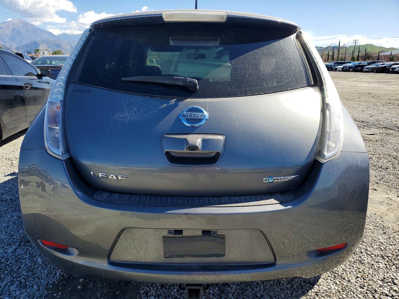 2016 NISSAN LEAF