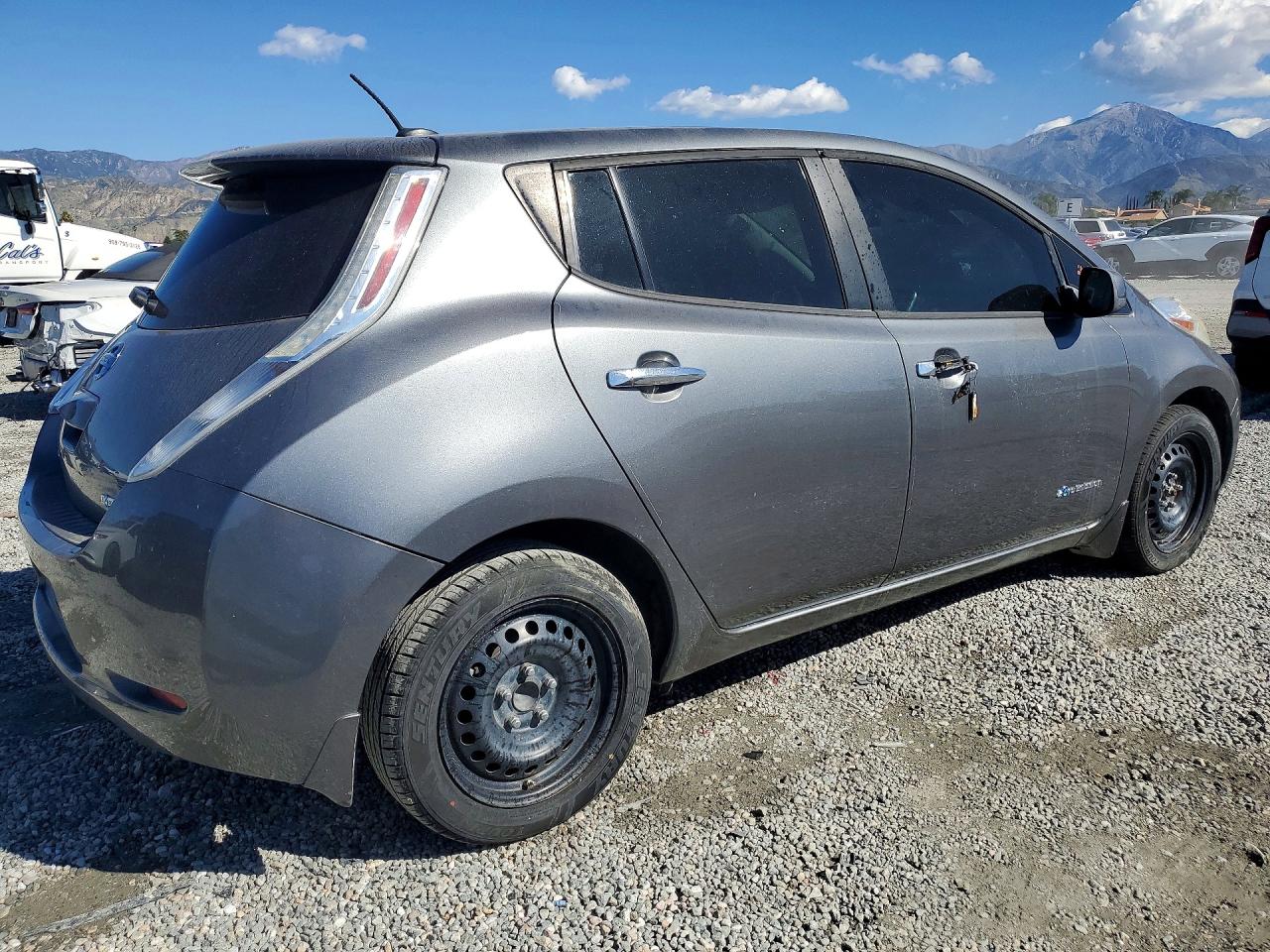 2016 NISSAN LEAF