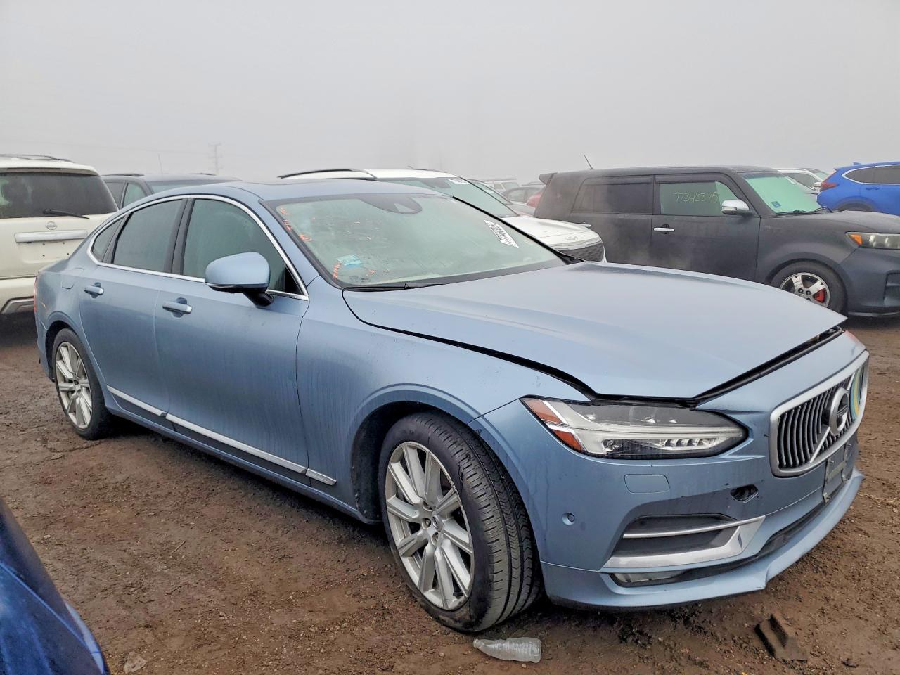 2017 VOLVO S90