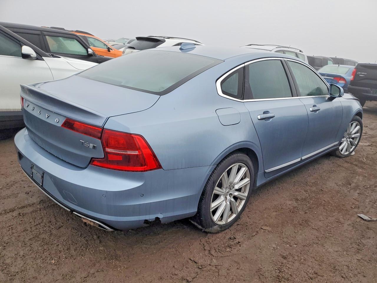 2017 VOLVO S90