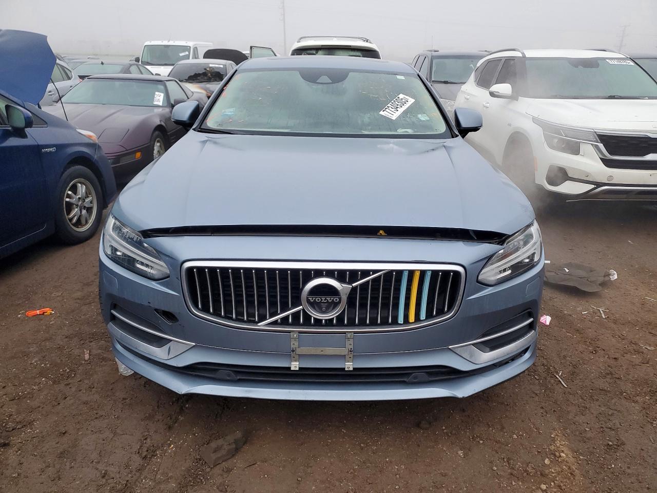 2017 VOLVO S90
