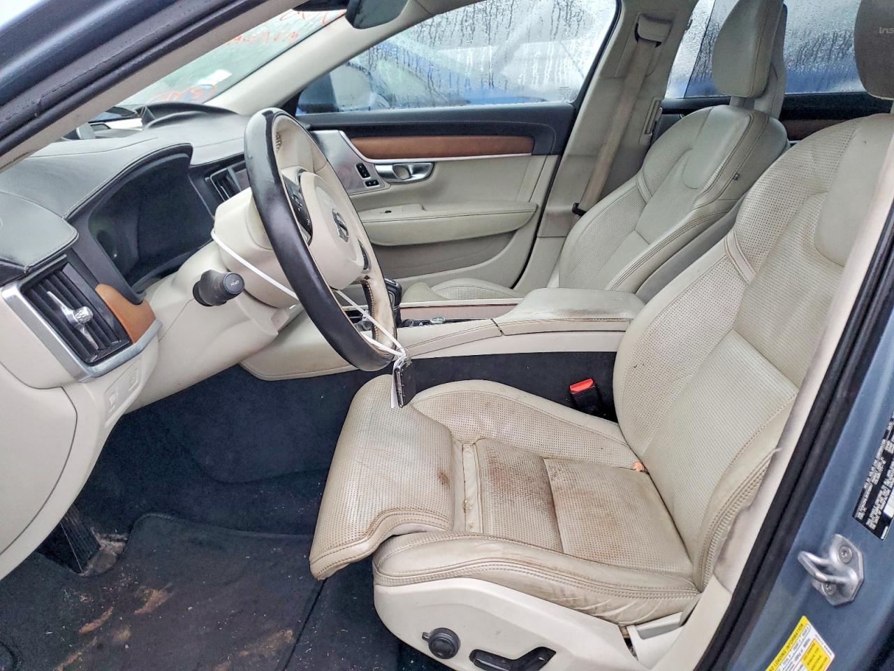 2017 VOLVO S90