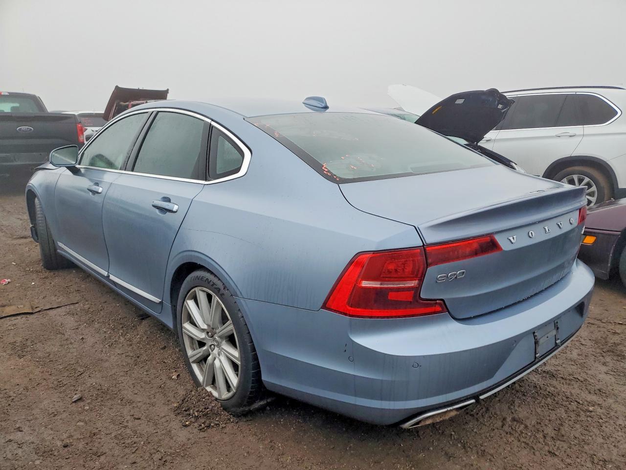 2017 VOLVO S90