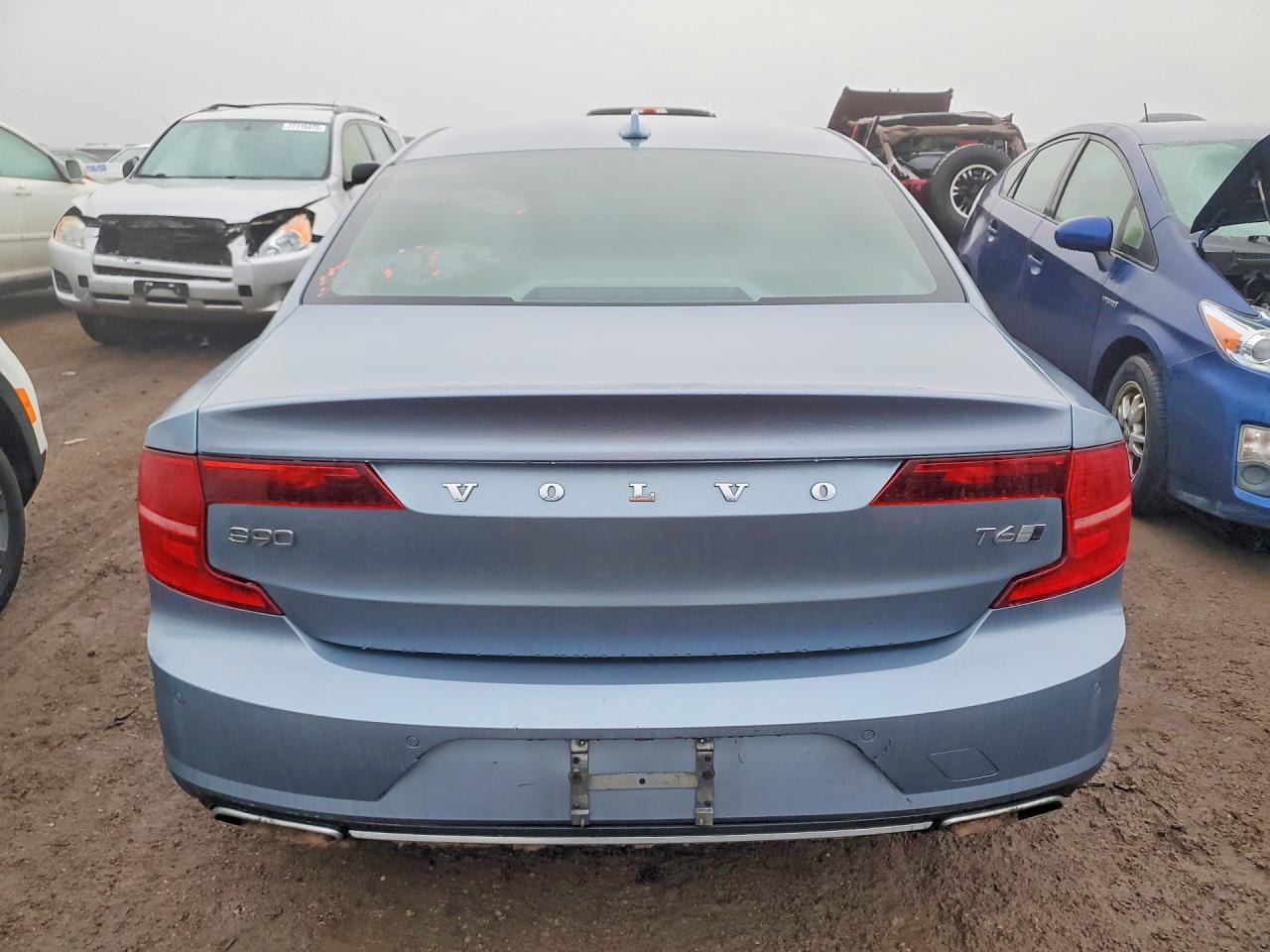 2017 VOLVO S90