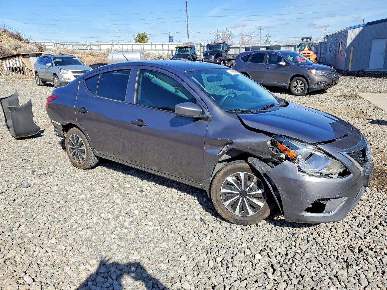 2017 NISSAN VERSA