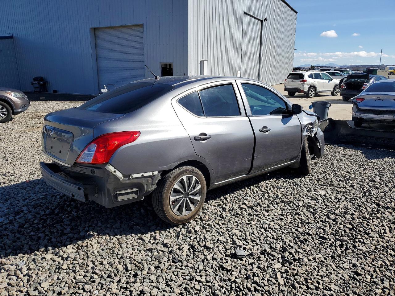2017 NISSAN VERSA