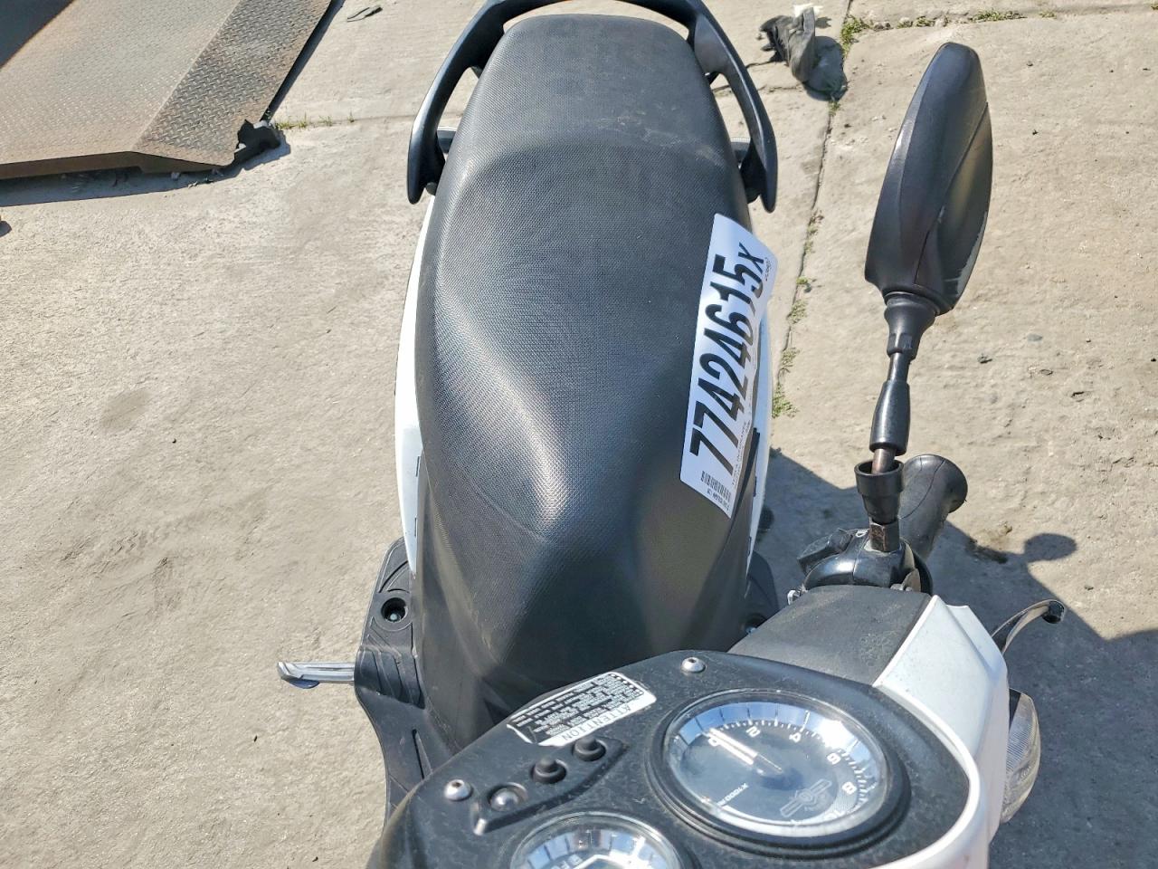 2022 GENUINE SCOOTER CO. SCOOTER