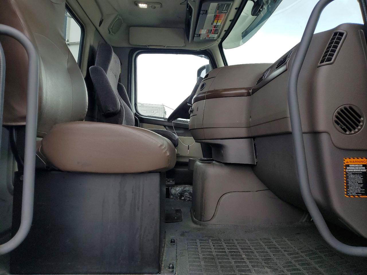 2017 VOLVO VN