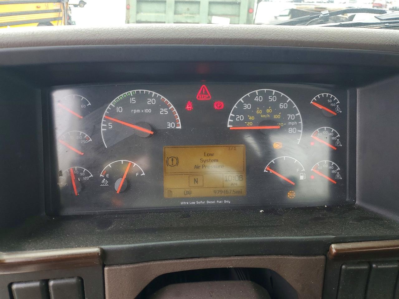 2017 VOLVO VN