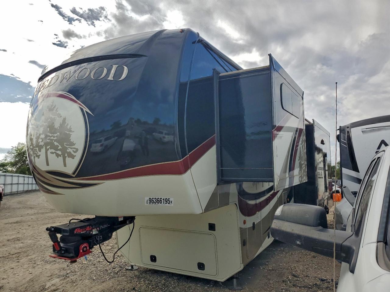 2017 REDWOOD FIFTH WHEE