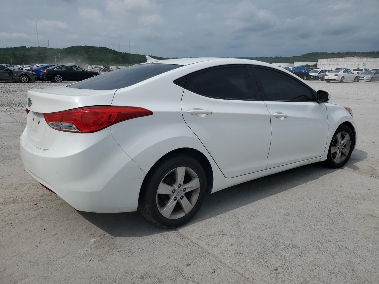 2013 HYUNDAI ELANTRA