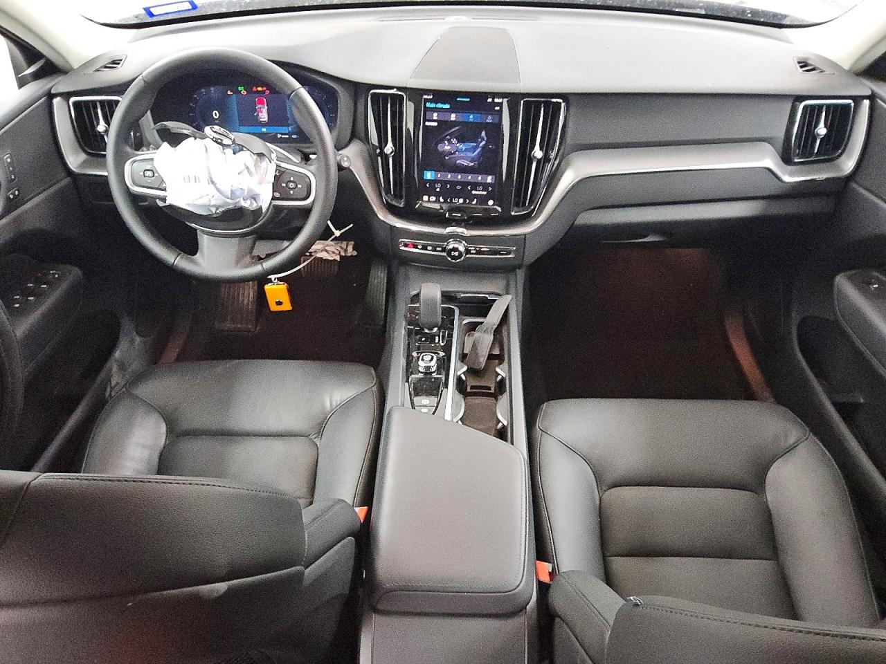 2025 VOLVO XC60 CORE