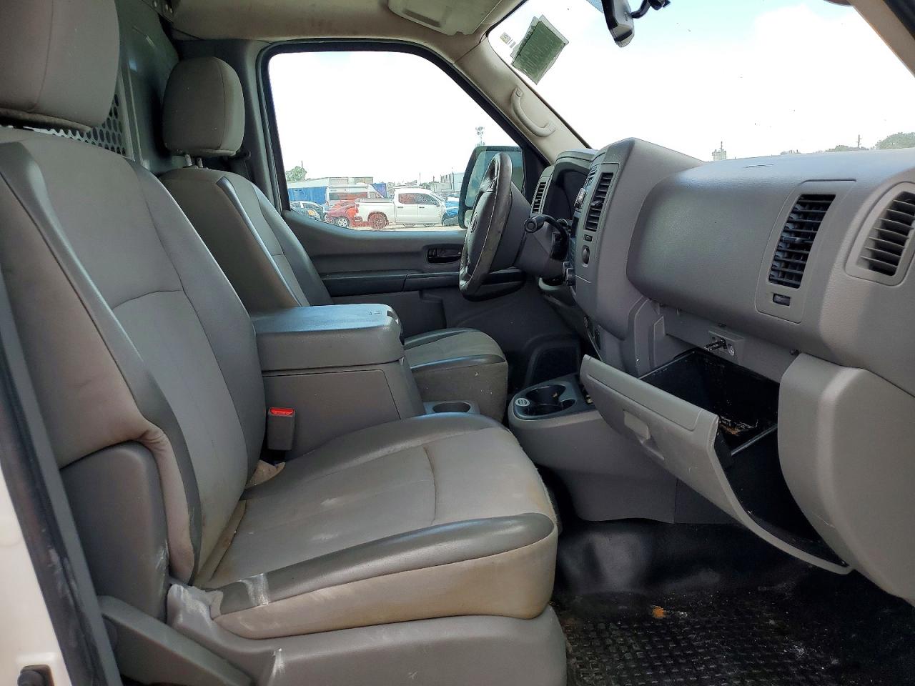 2017 NISSAN NV