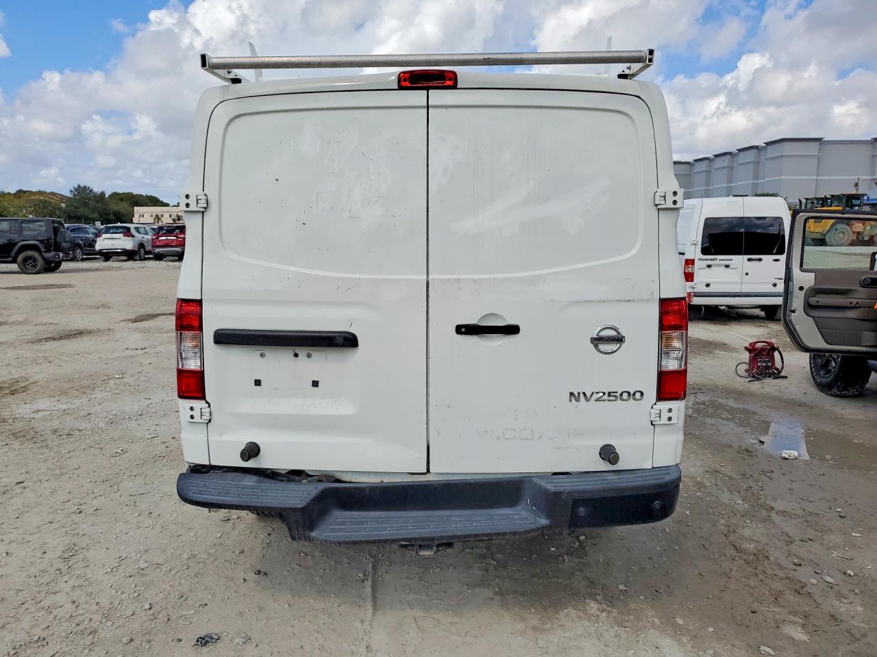 2017 NISSAN NV