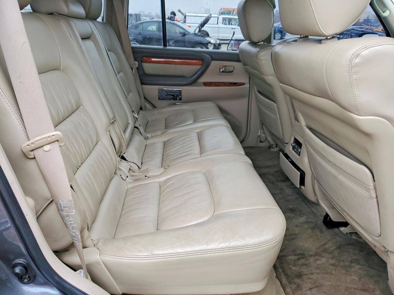 2004 LEXUS LX470