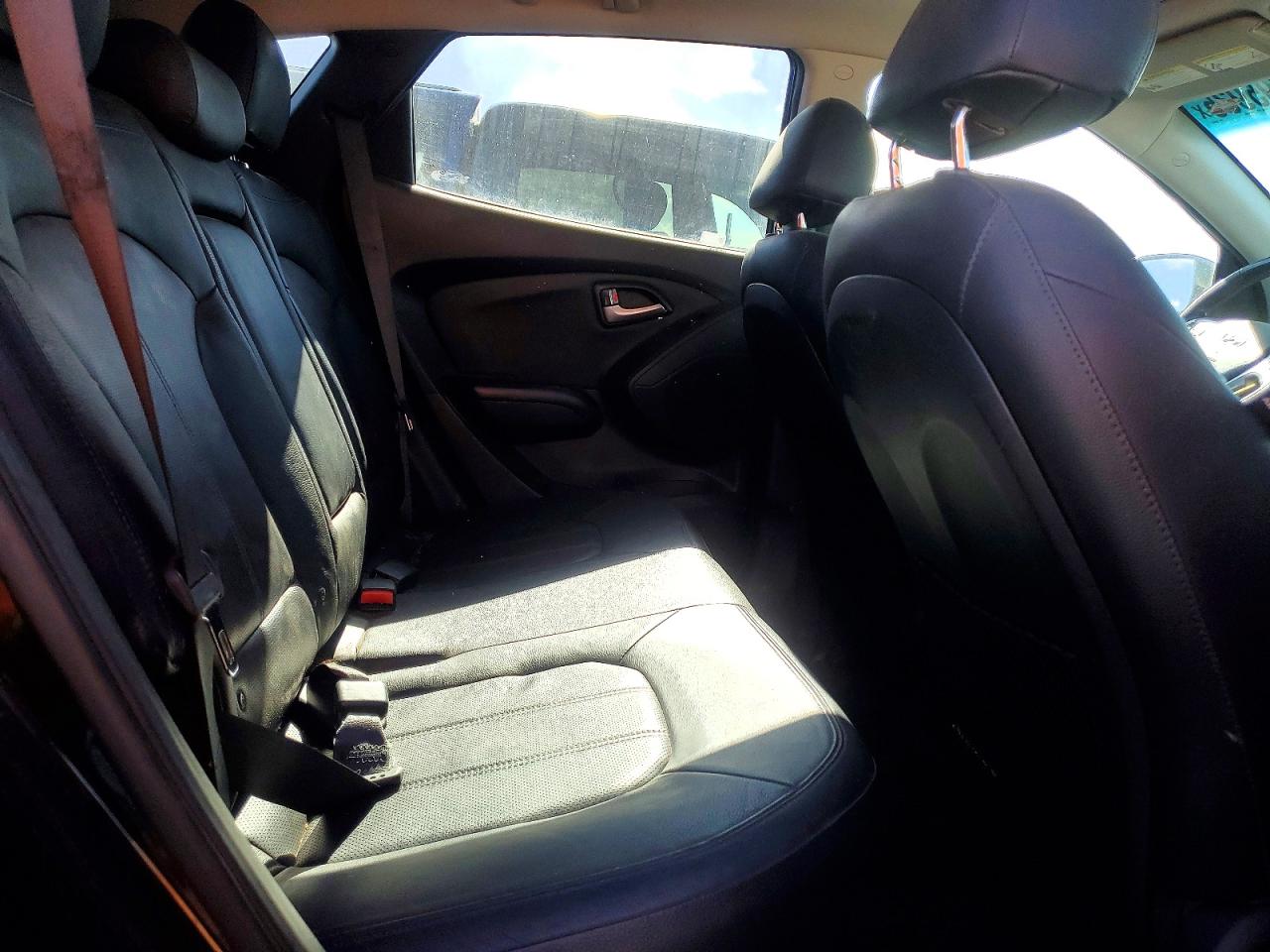 2010 HYUNDAI TUCSON