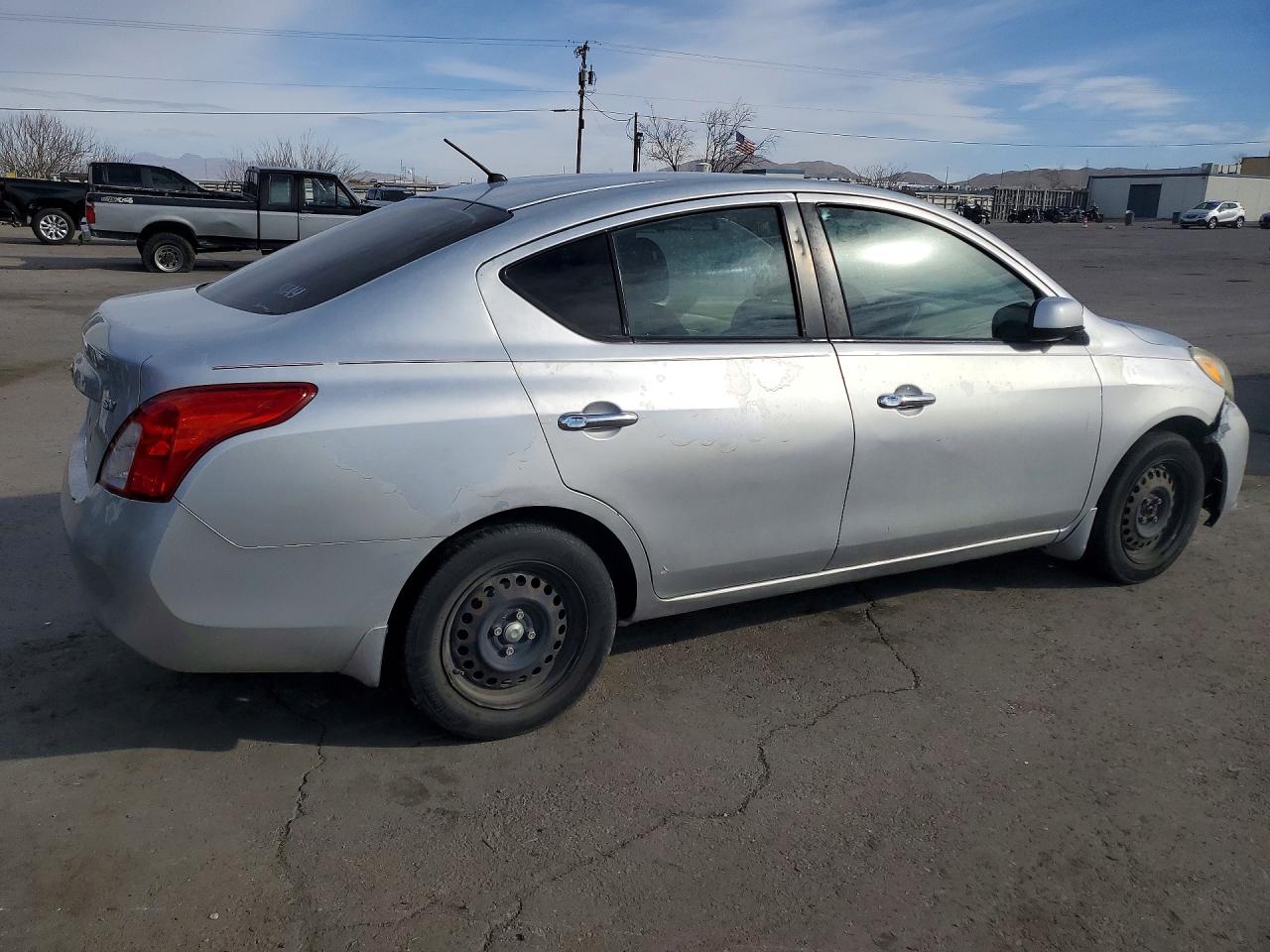 2012 NISSAN VERSA