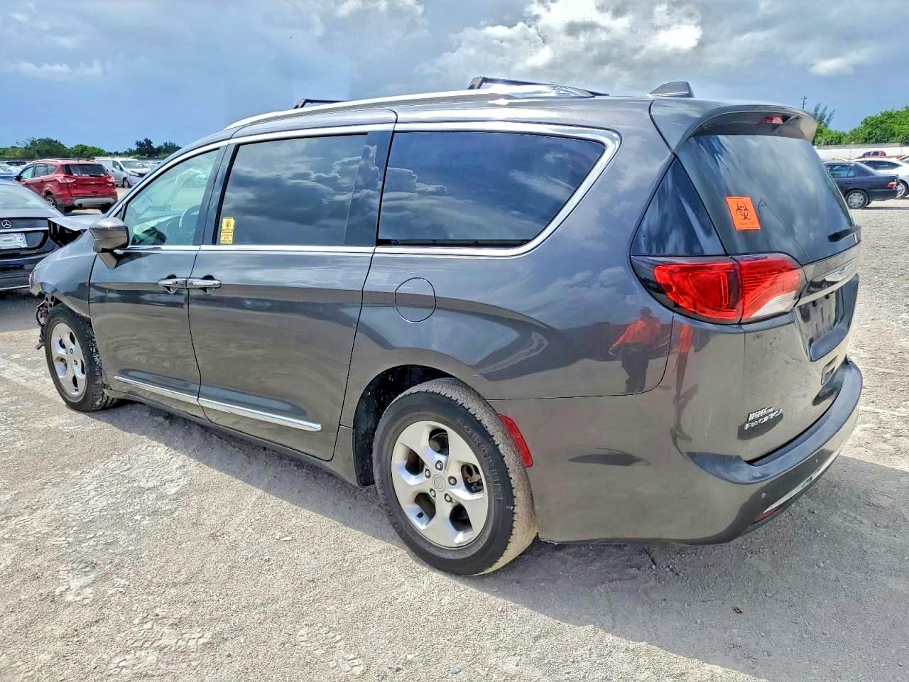 2017 CHRYSLER PACIFICA