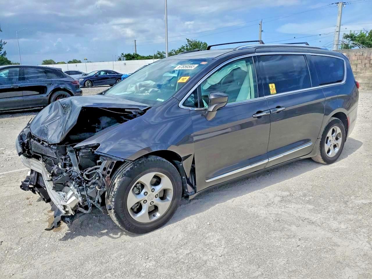 2017 CHRYSLER PACIFICA