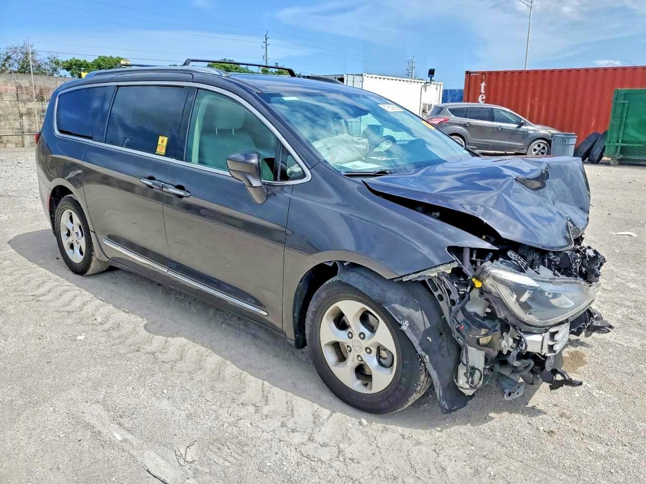 2017 CHRYSLER PACIFICA