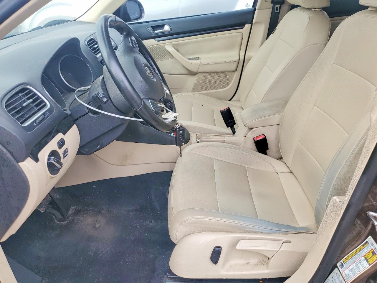 2011 VOLKSWAGEN JETTA