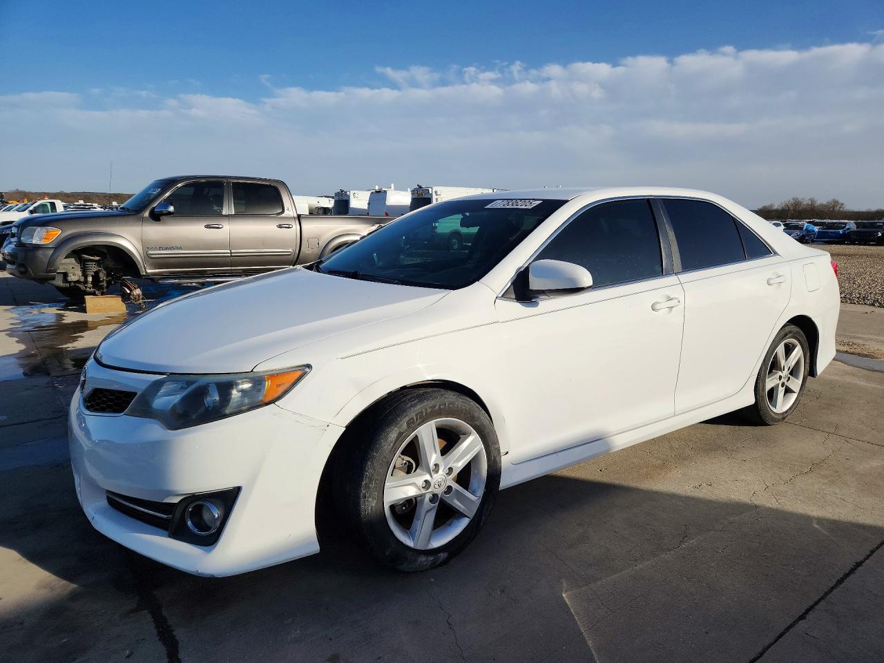 2014 TOYOTA CAMRY