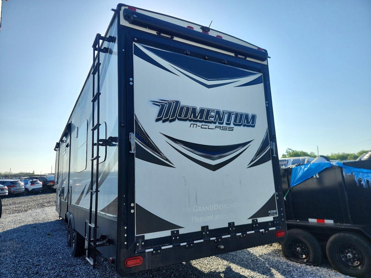 2017 GRAN MOMENTUM