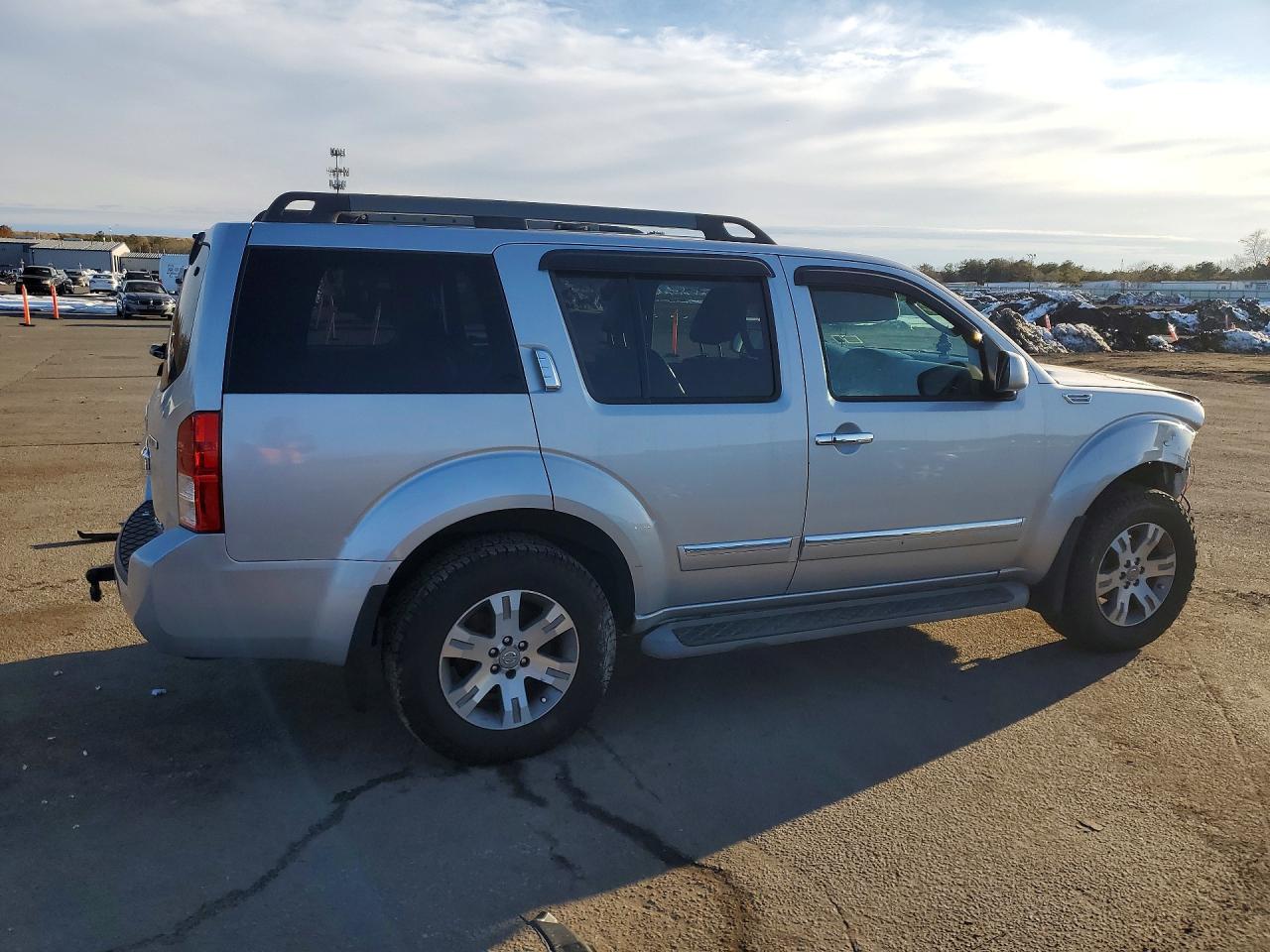 2011 NISSAN PATHFINDER