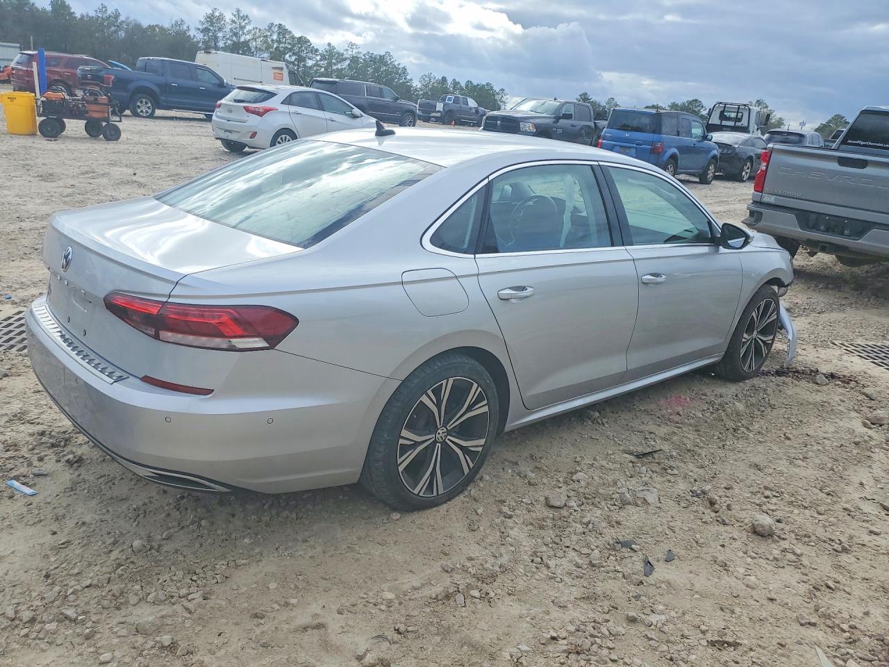 2020 VOLKSWAGEN PASSAT