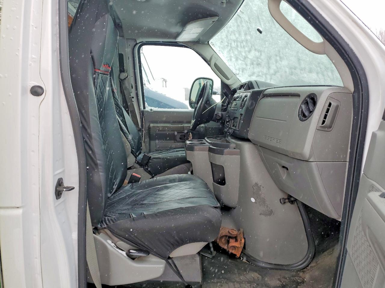 2015 FORD E350