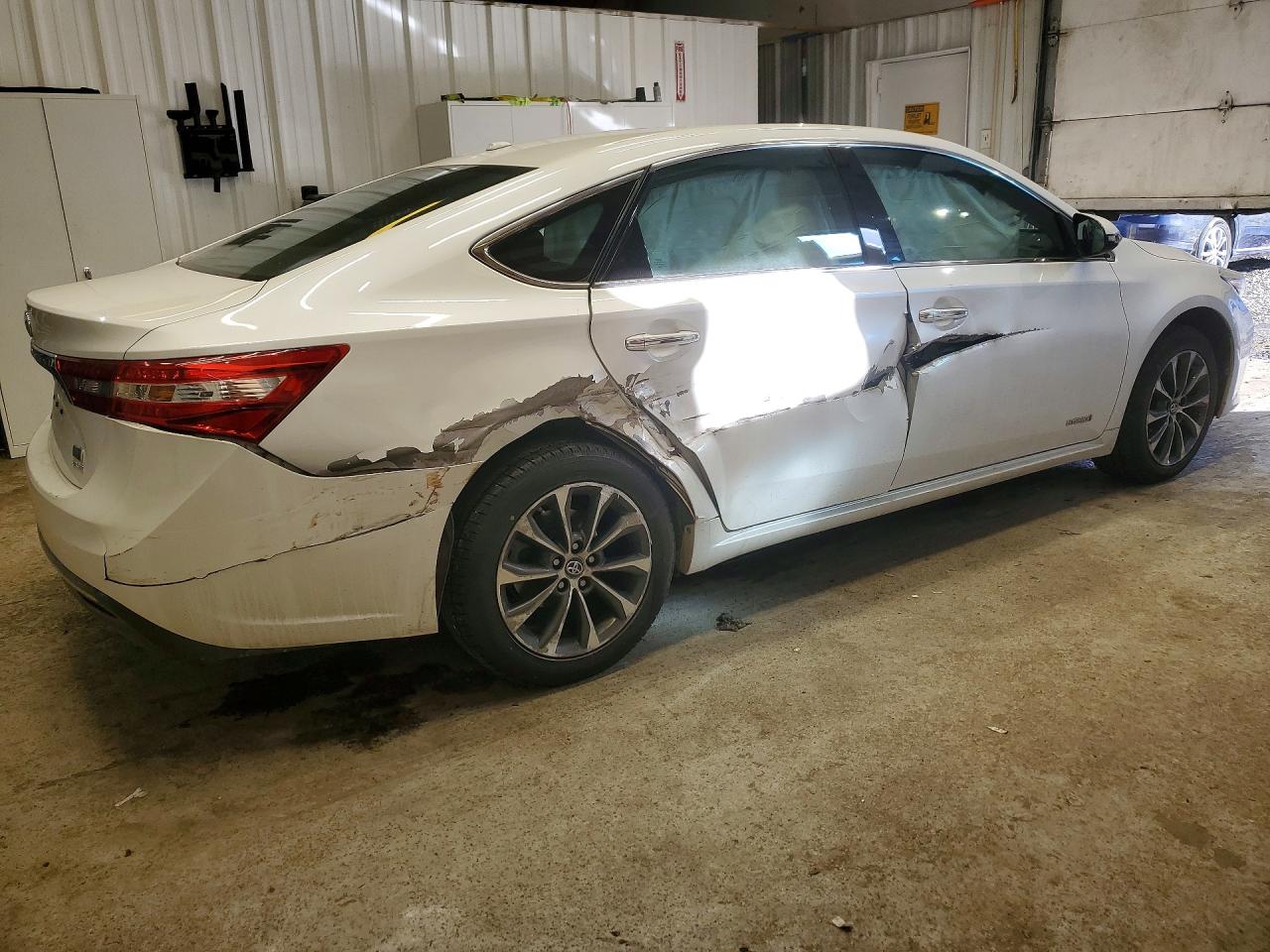 2016 TOYOTA AVALON
