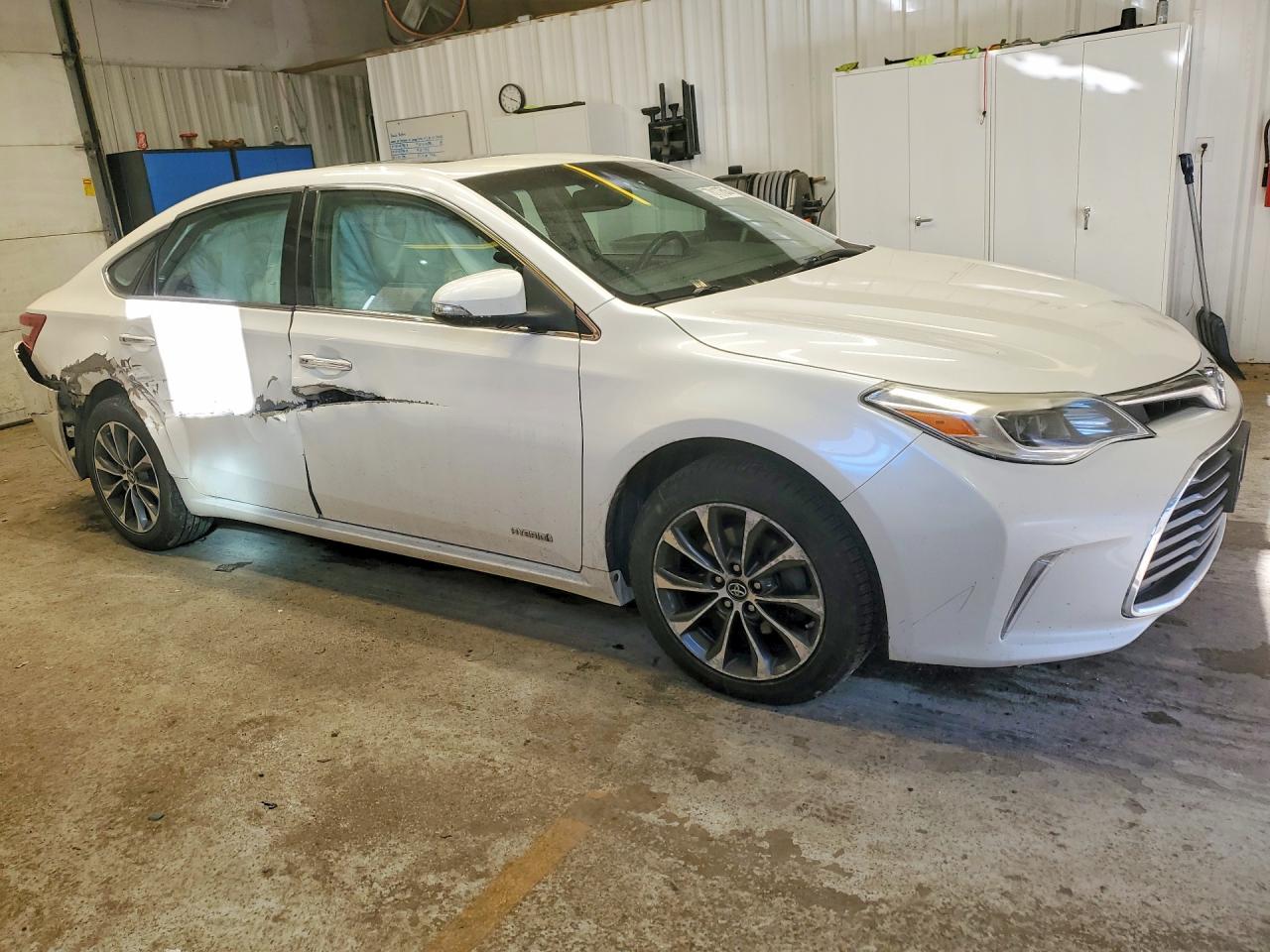 2016 TOYOTA AVALON
