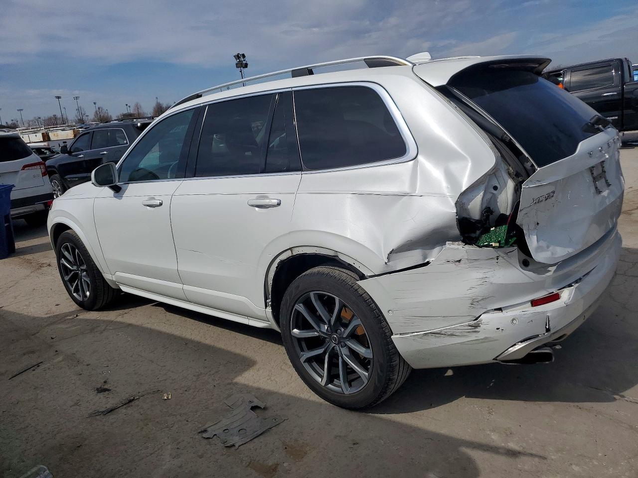 2018 VOLVO XC90